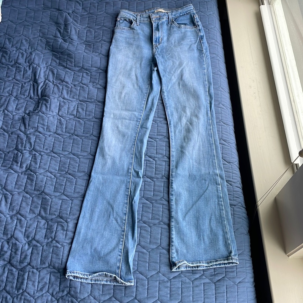 Levi’s Bootcut light wash jean